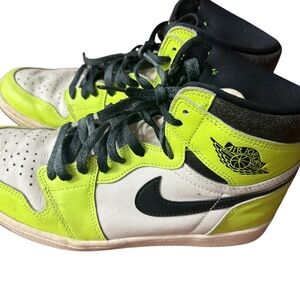 Nike Air Jordan High-Top Sneakers in Neon green, Black & White
